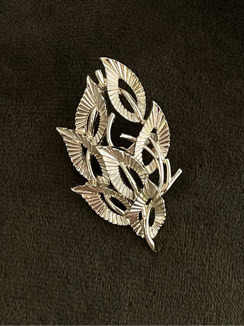 Vintage Leaf Flower Branch Cluster Openwork Gold Brooch Pin